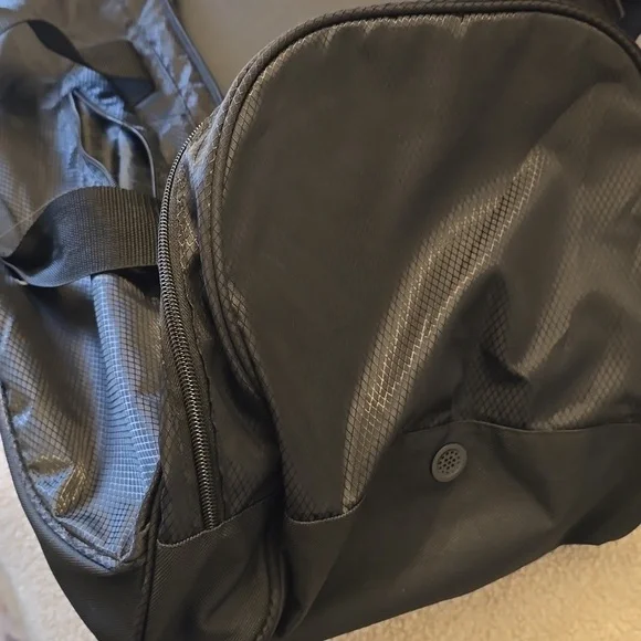 Large Black duffle bag NWOT - Picture 5 of 5